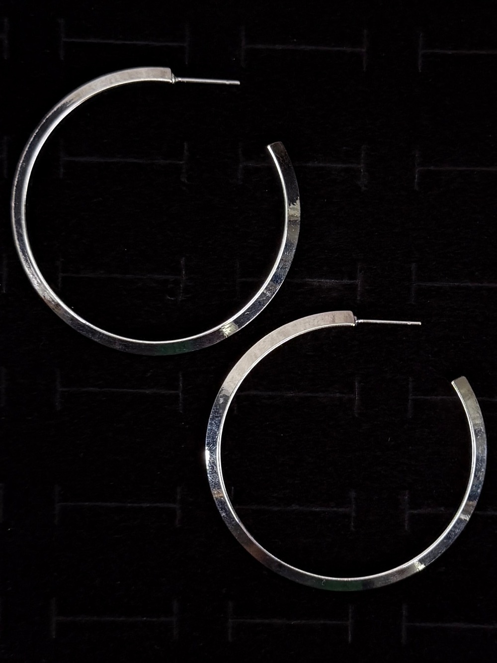 Vintage Large Silvertone open hoop Pierced earrings - Picture 3 of 8